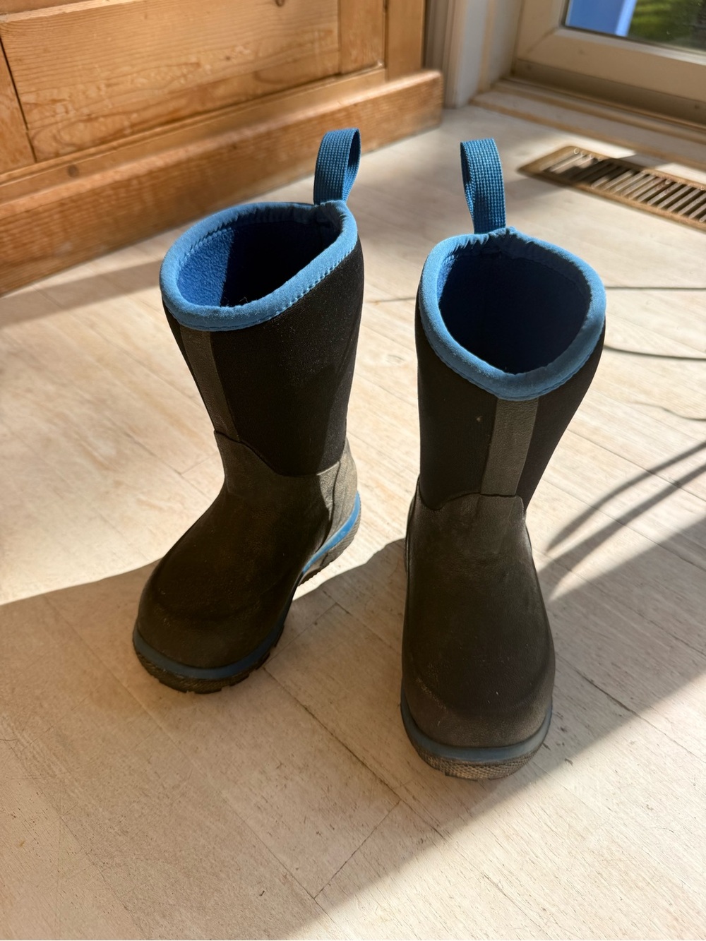 Kids Muck Waterproof Winter Boots - Black with Blue Trim